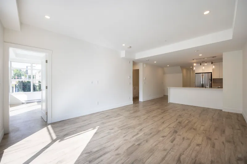 11 6328 KING GEORGE BOULEVARD - photo 1 of 8