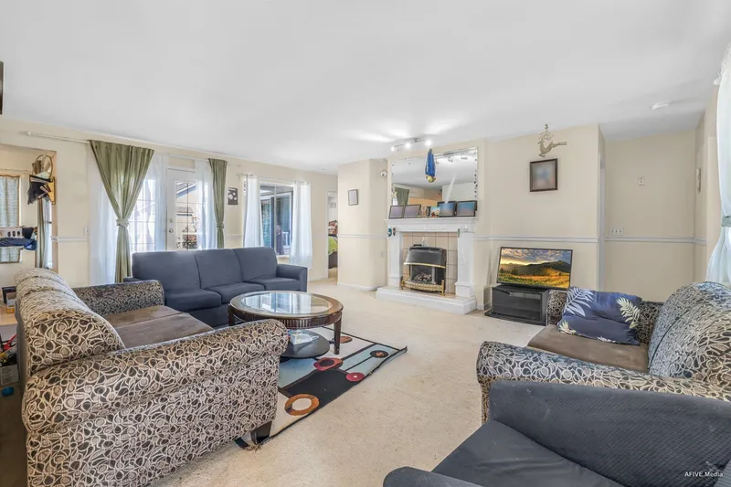 201 13725 72A AVENUE - photo 1 of 25