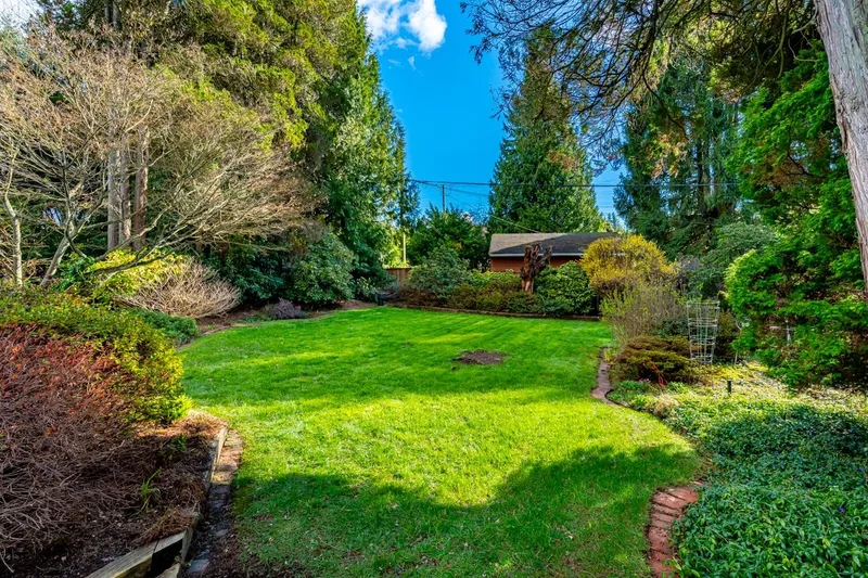 908 STANTON AVENUE - photo 4 of 25