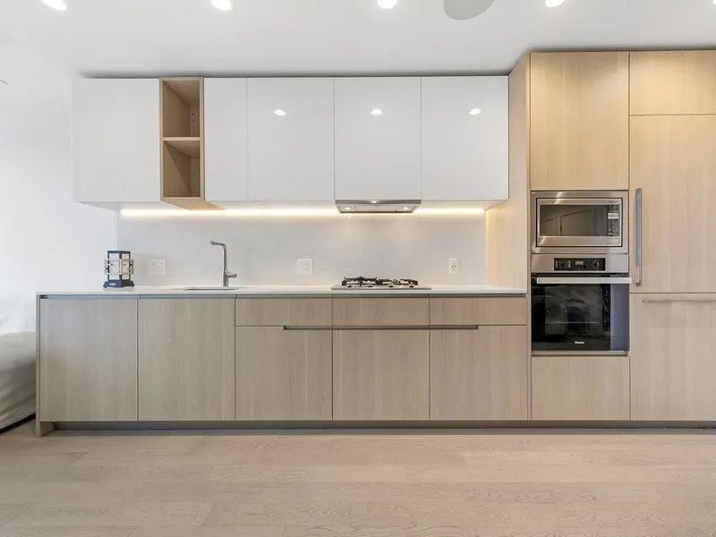 1005 6811 PEARSON WAY - photo 2 of 25