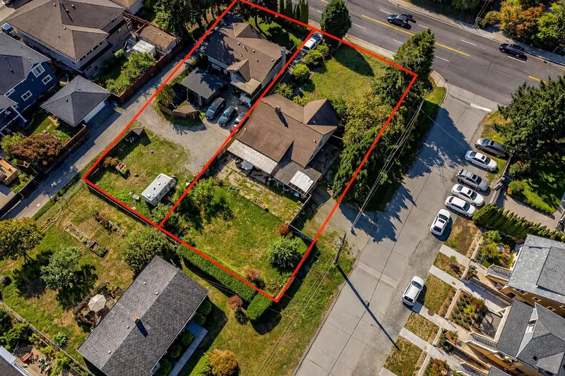 371 BLUE MOUNTAIN STREET - photo 3 of 4