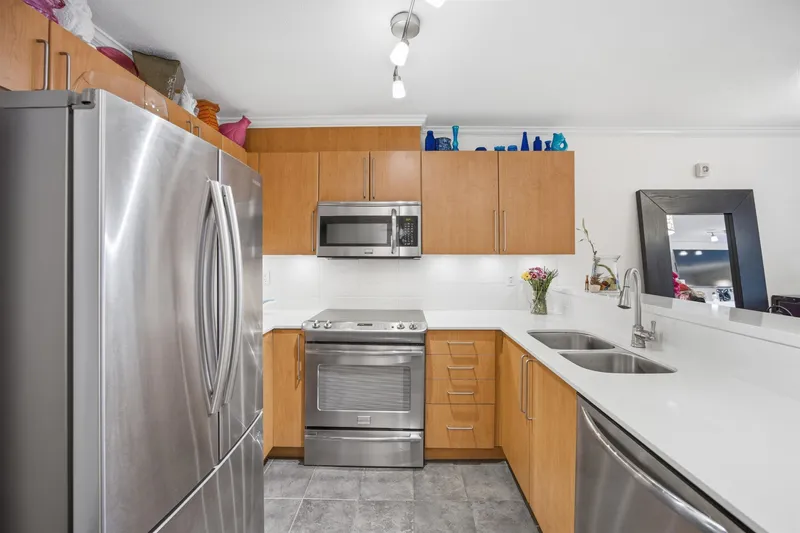 154 1100 E 29TH STREET - photo 3 of 21