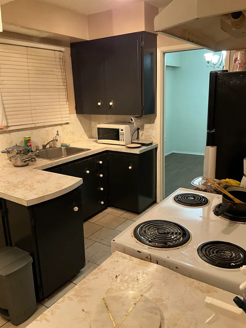 9229 10TH AVENUE - photo 4 of 12