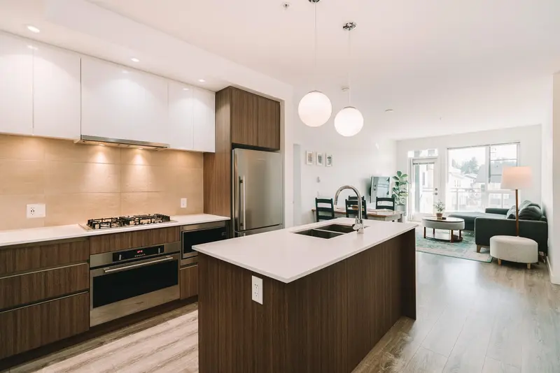 402 516 FOSTER AVENUE - photo 1 of 25