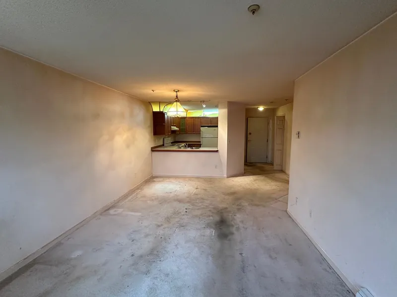 502 70 RICHMOND STREET - photo 4 of 11