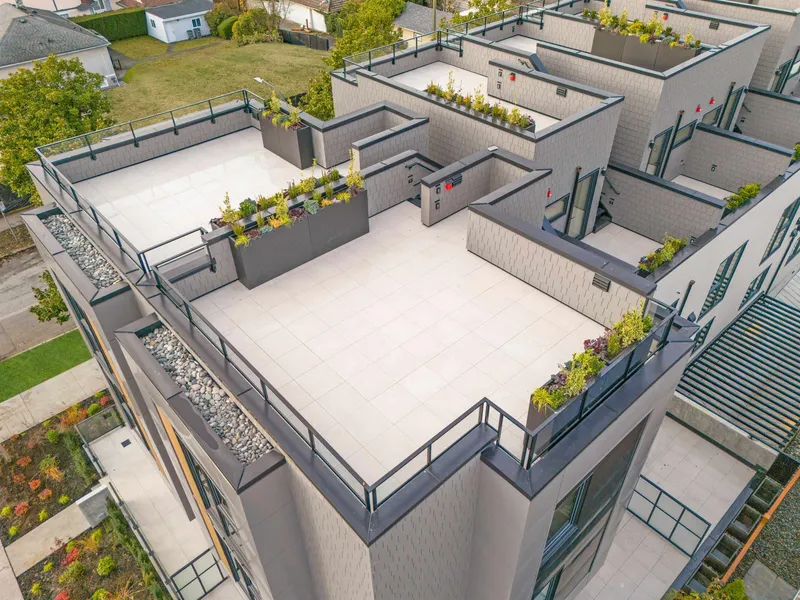 585 W 29TH AVENUE - photo 2 of 25