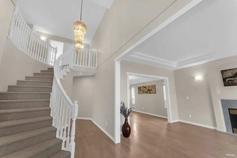 15674 101A AVENUE - photo 4 of 25