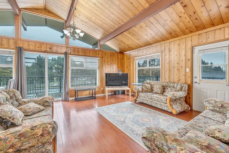 9491 NO 5 ROAD - photo 3 of 25