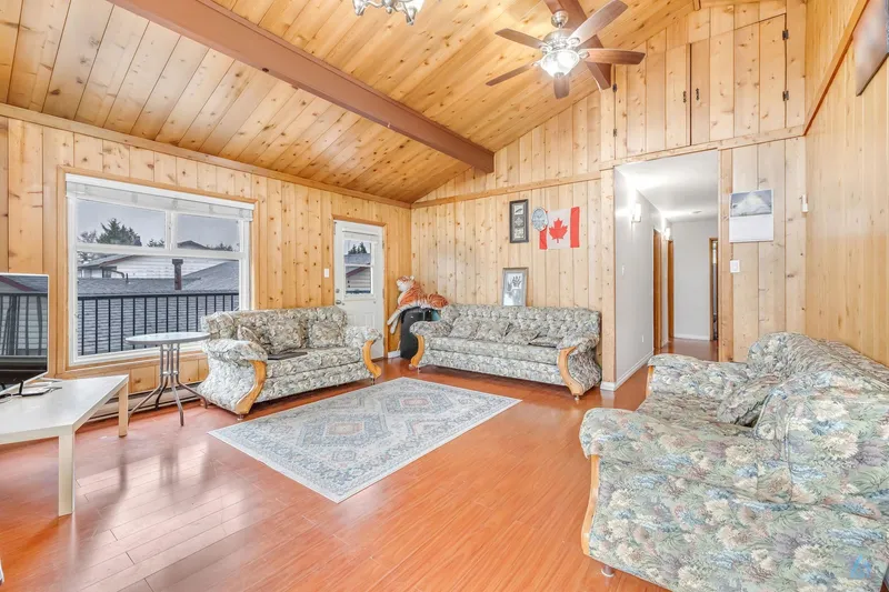 9491 NO 5 ROAD - photo 4 of 25