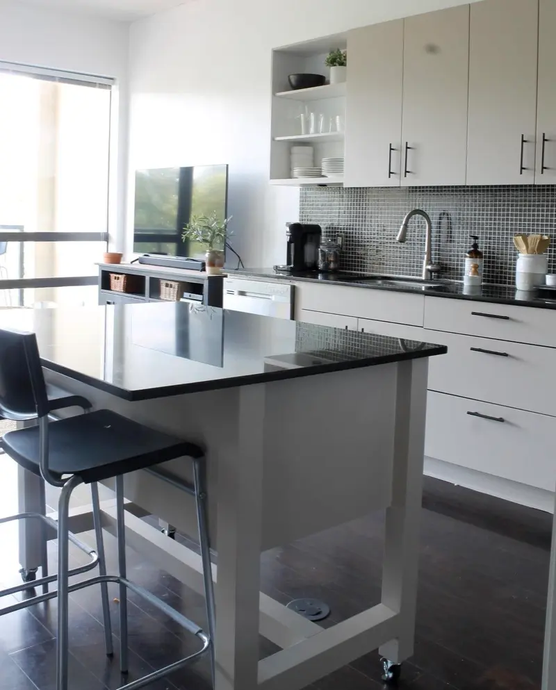 710 121 BREW STREET - photo 3 of 25