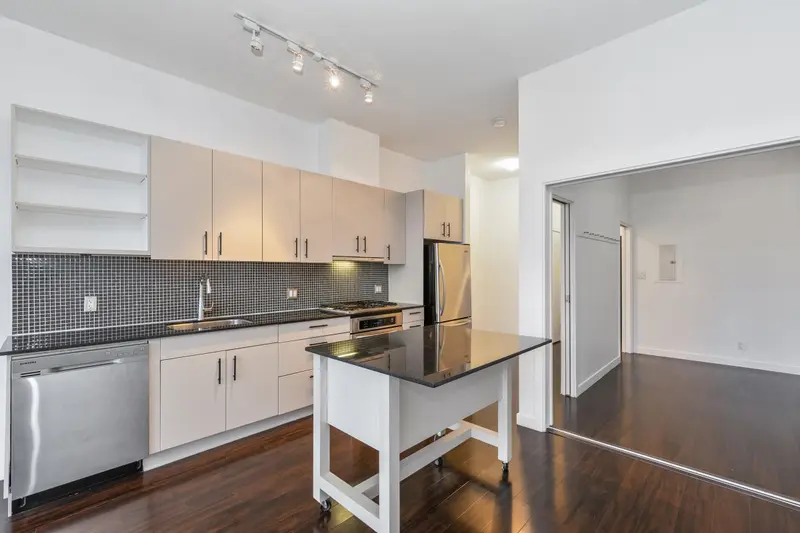 710 121 BREW STREET - photo 4 of 25