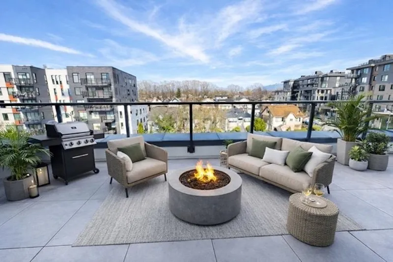 407 2268 E BROADWAY AVENUE - photo 1 of 10