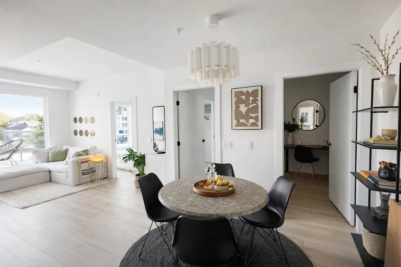 407 2268 E BROADWAY AVENUE - photo 4 of 10