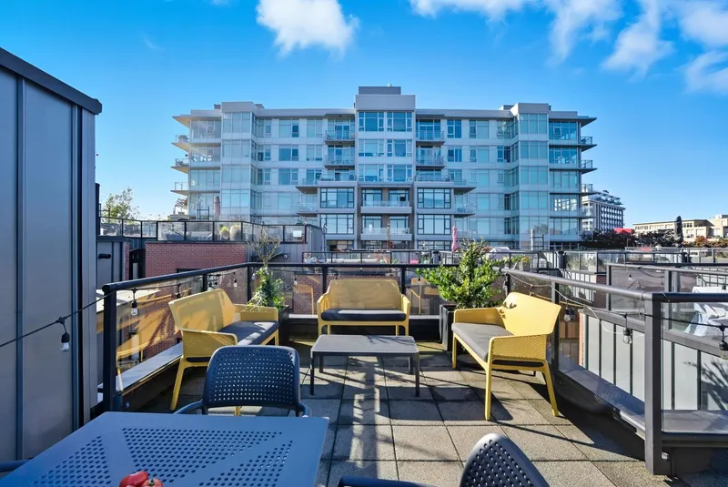 2761 GUELPH STREET - photo 1 of 25