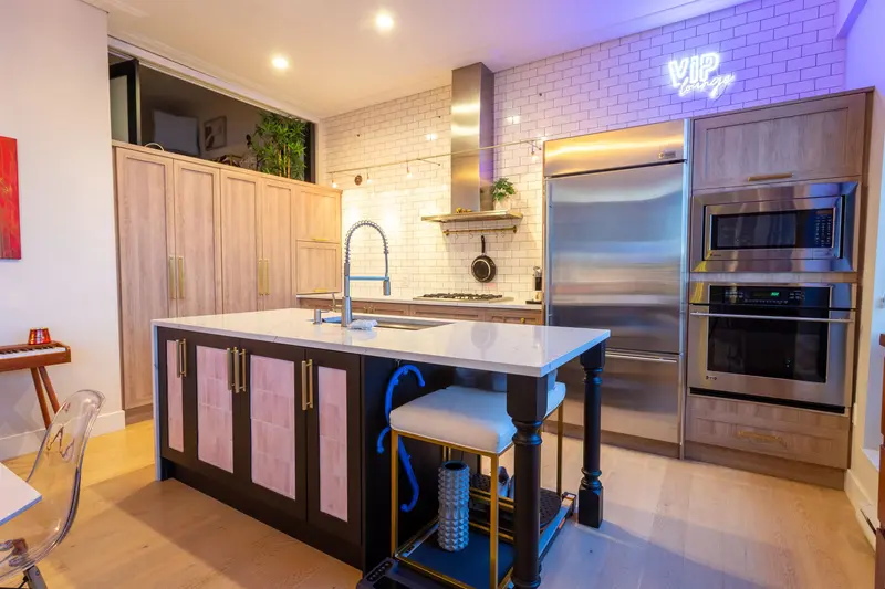 309 220 SALTER STREET - photo 2 of 25