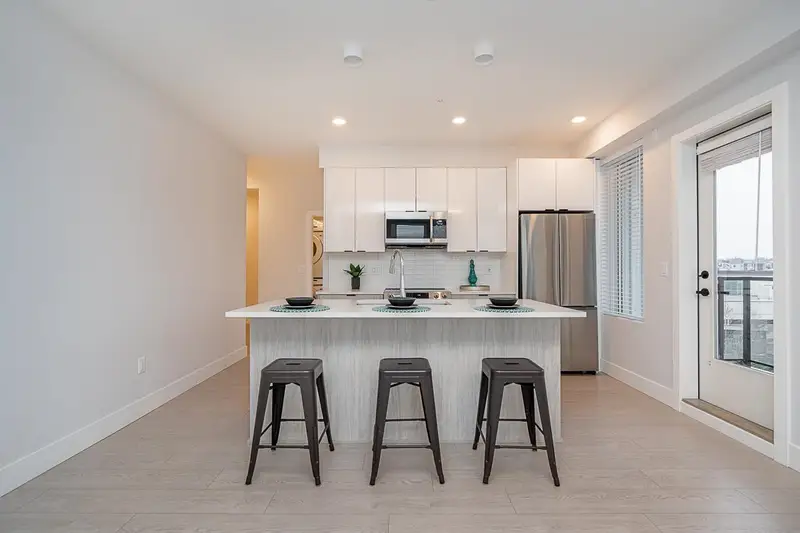 421 20360 LOGAN AVENUE - photo 4 of 25