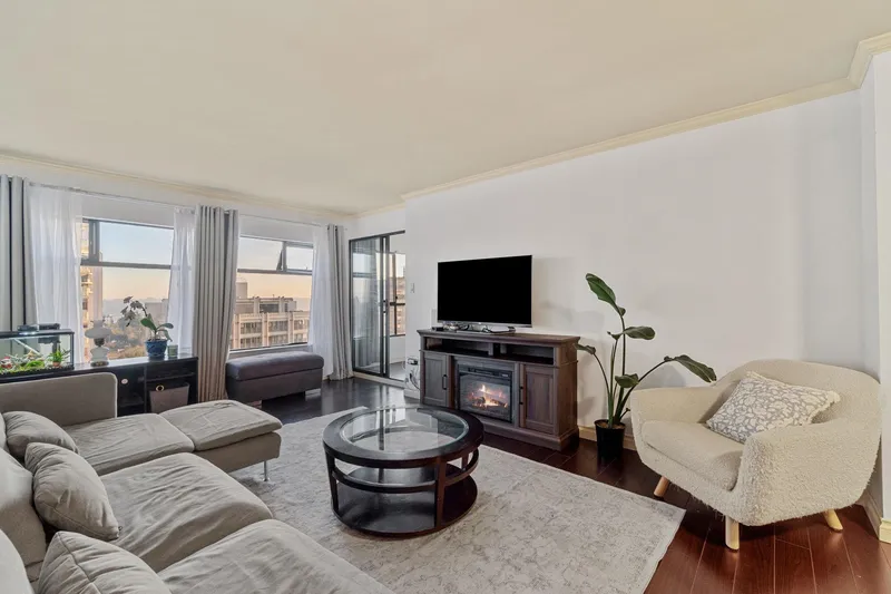 904 615 BELMONT STREET - photo 4 of 25