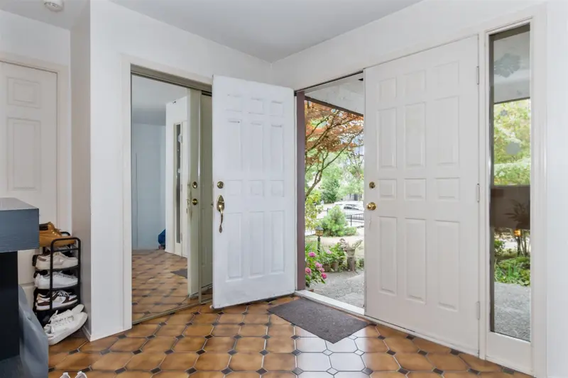 5564 ELIZABETH STREET - photo 2 of 19