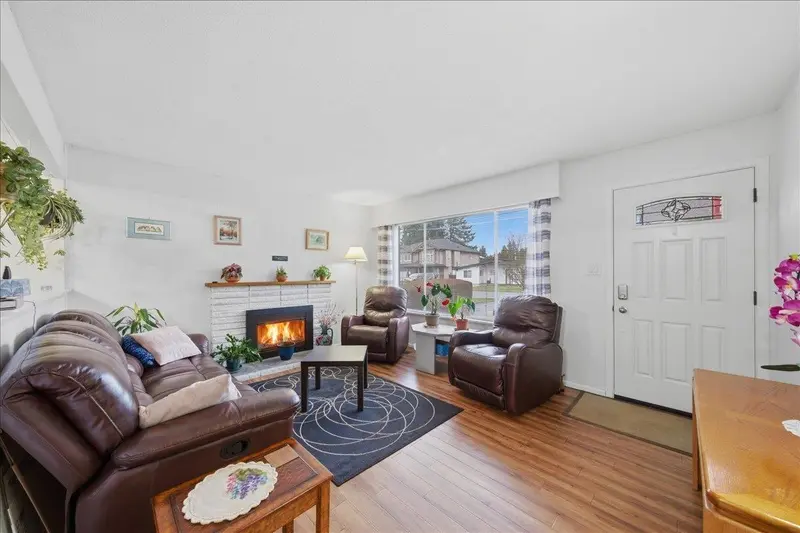 11735 STEEVES STREET - photo 3 of 25