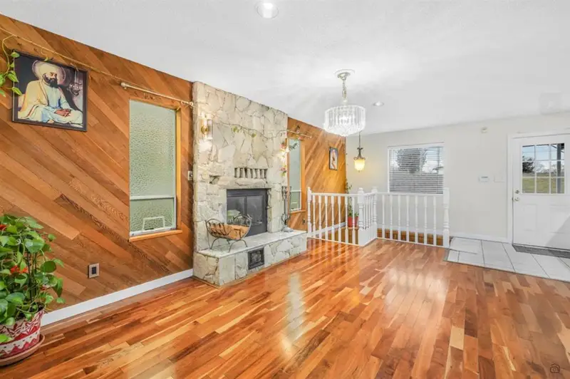 7996 PRINCE EDWARD STREET - photo 3 of 6