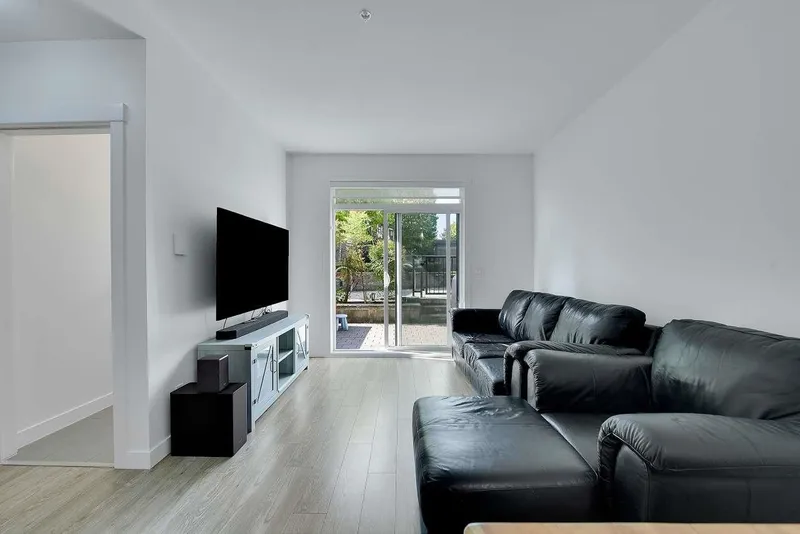 6 7039 MACPHERSON AVENUE - photo 4 of 25