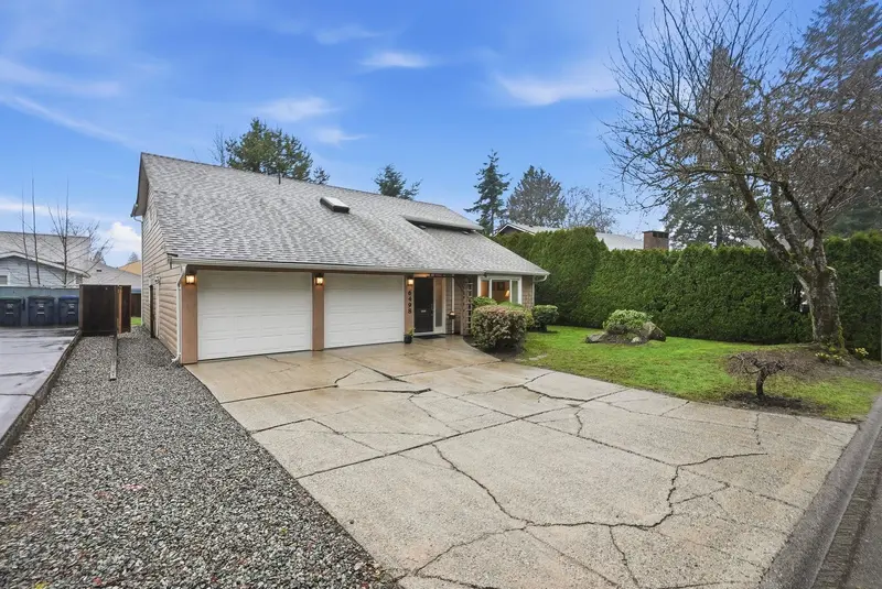 6498 131A STREET - photo 2 of 25