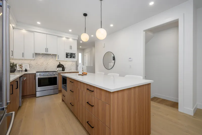 2 6176 ELGIN AVENUE - photo 4 of 25