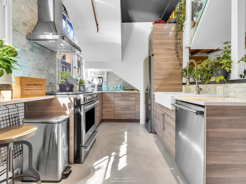 83 ALEXANDER STREET - photo 3 of 25