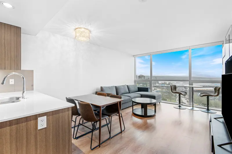 1602 125 COLUMBIA STREET - photo 2 of 11