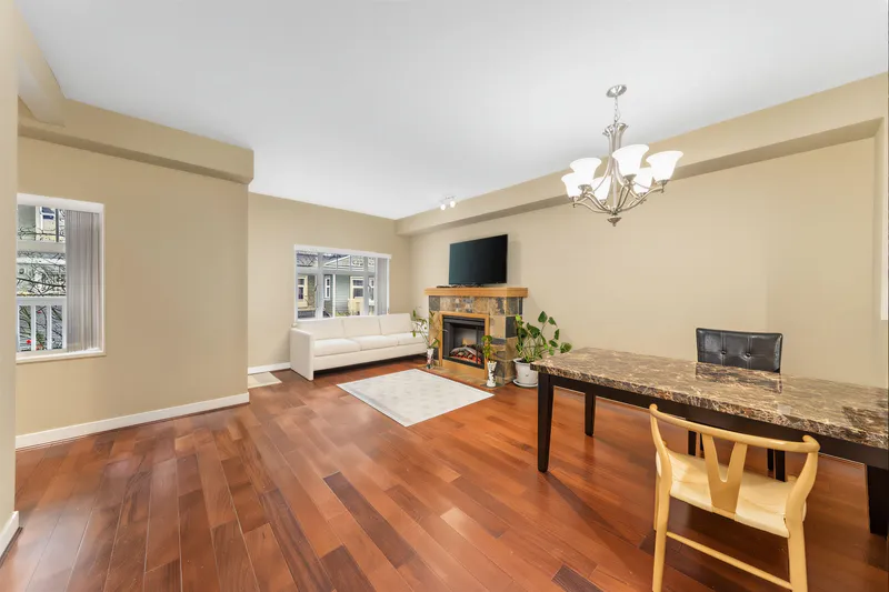 36 7388 MACPHERSON AVENUE - photo 4 of 25