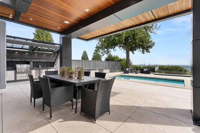 1265 QUEENS AVENUE - photo 4 of 25