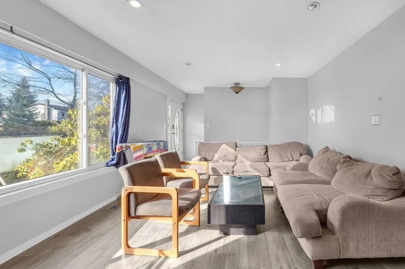 13105 64 AVENUE - photo 3 of 24