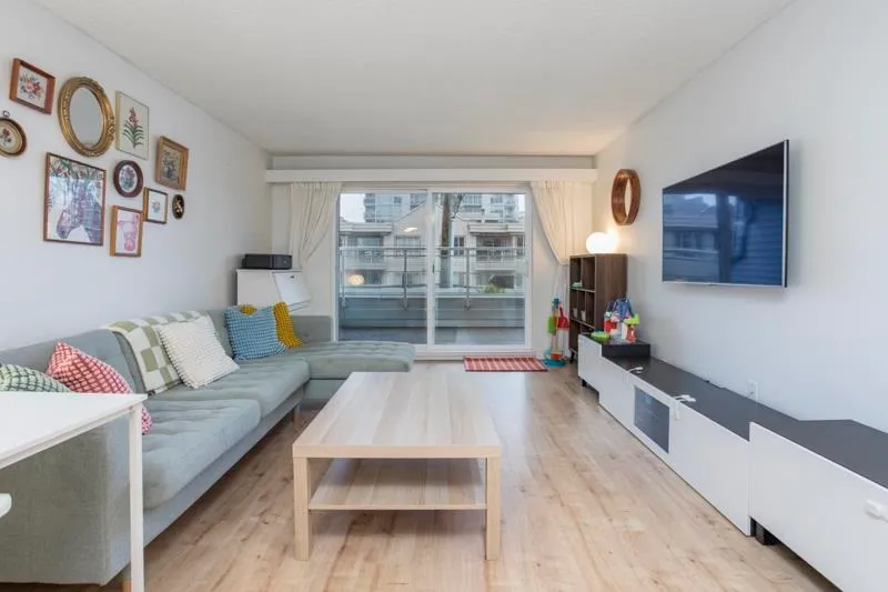 119 550 ROYAL AVENUE - photo 1 of 18