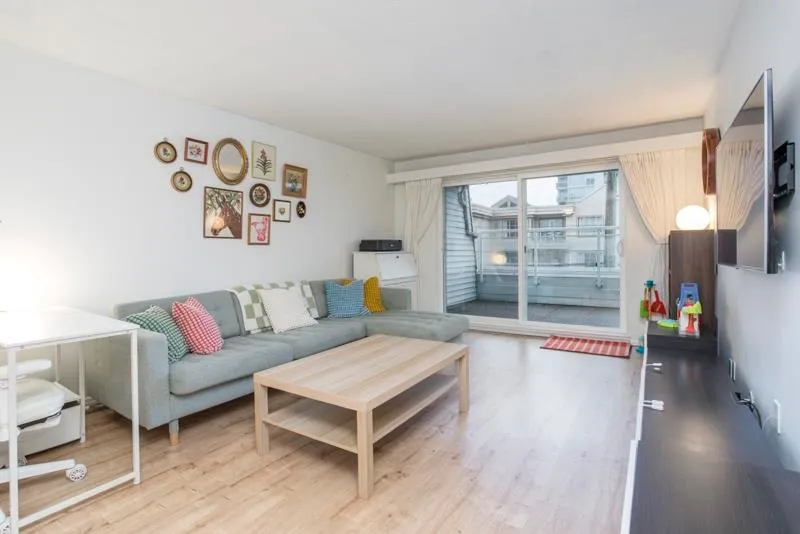 119 550 ROYAL AVENUE - photo 3 of 18