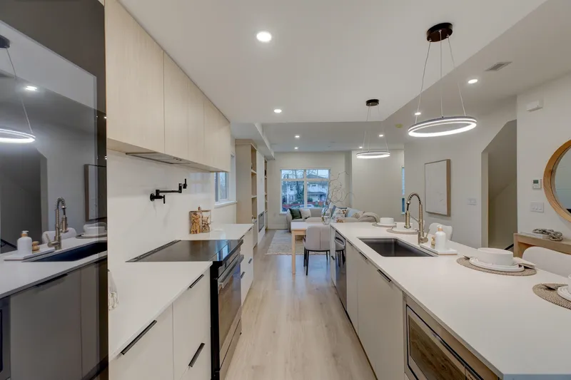 5 339 KEARY STREET - photo 3 of 25