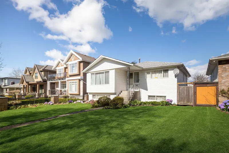 3571 E 46TH AVENUE - photo 2 of 25