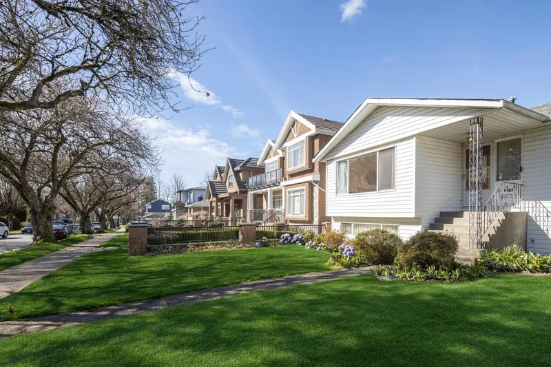 3571 E 46TH AVENUE - photo 3 of 25