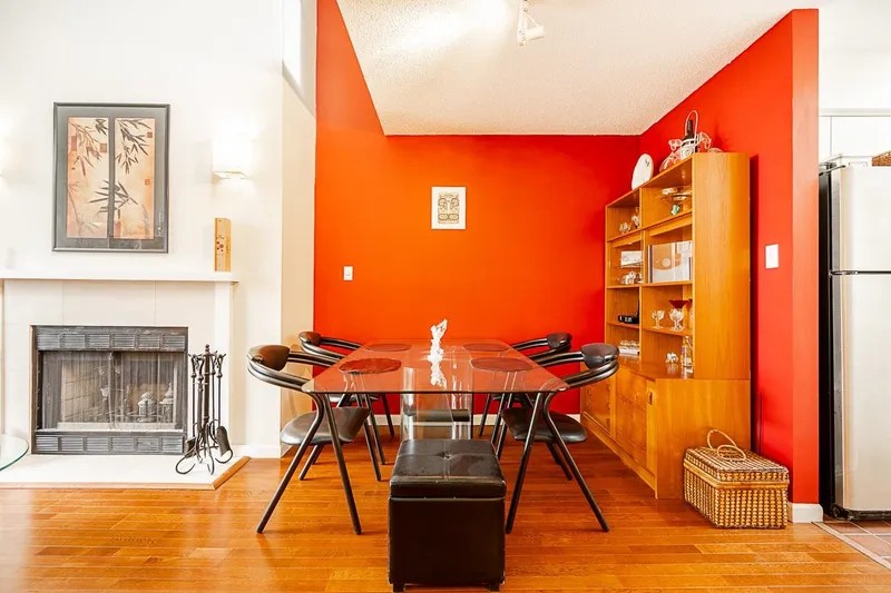 304 592 W 16TH AVENUE - photo 2 of 25