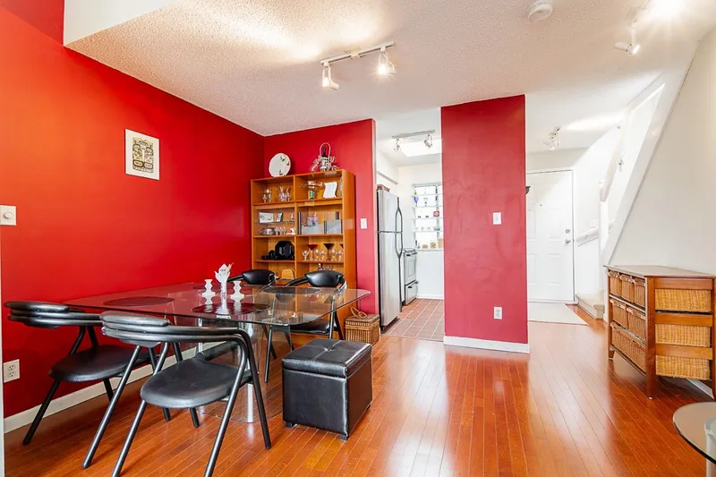 304 592 W 16TH AVENUE - photo 3 of 25