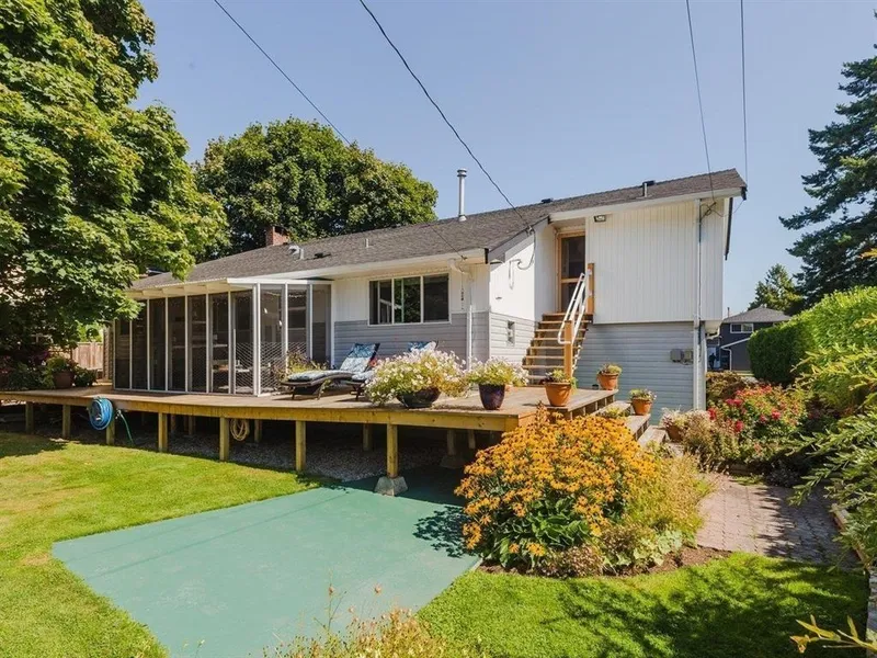 10231 AINTREE CRESCENT - photo 3 of 5