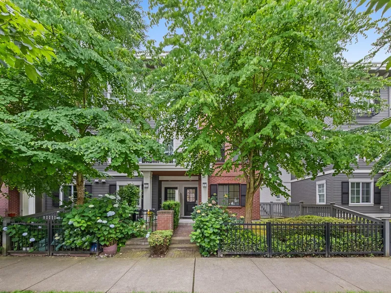 4 3399 151 STREET - photo 2 of 25