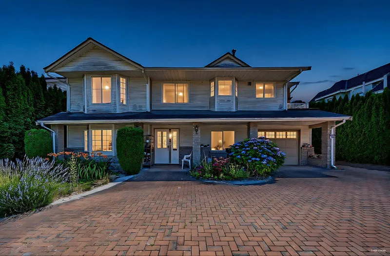 10560 GRANVILLE AVENUE - photo 4 of 17