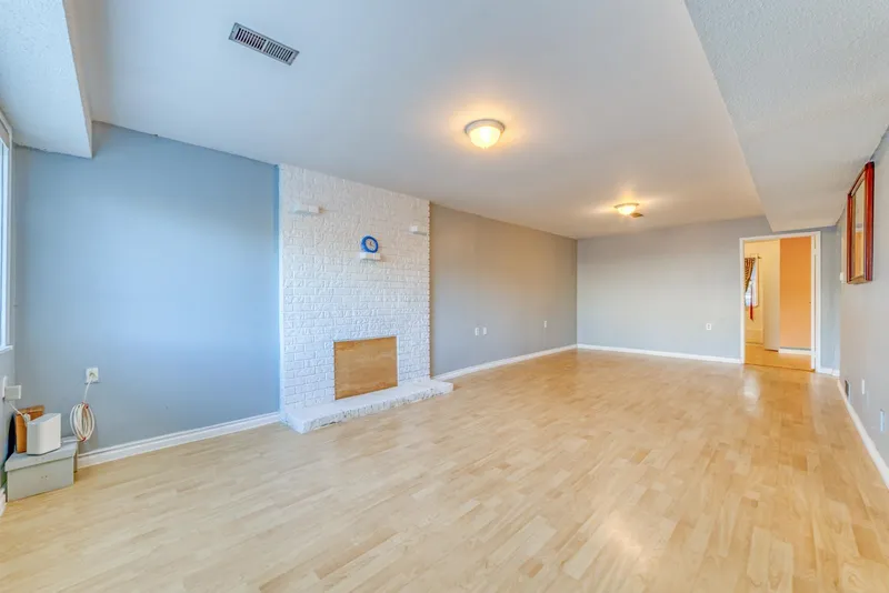 6500 YEATS CRESCENT - photo 4 of 25