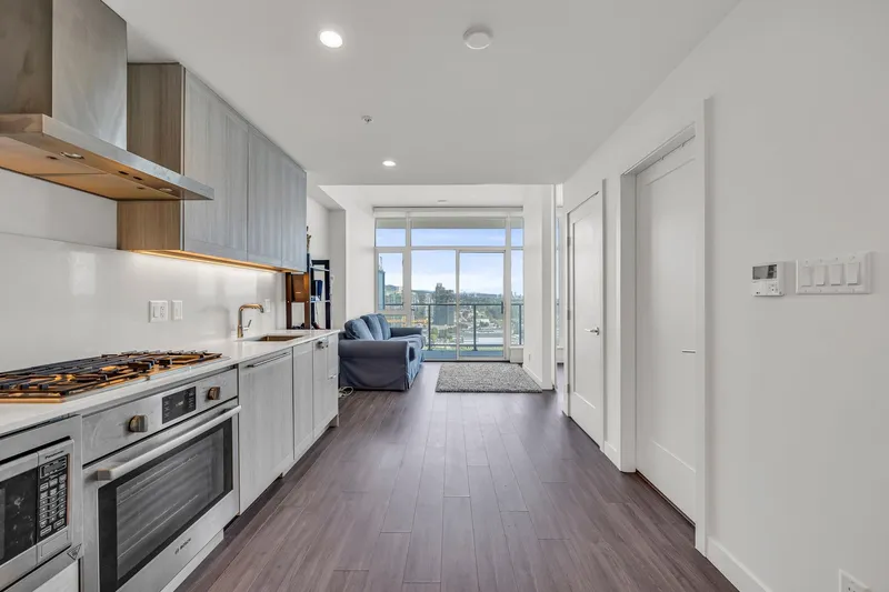 2502 2351 BETA AVENUE - photo 4 of 25