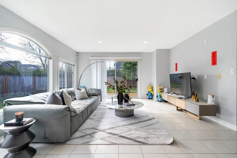 5660 STEFANKO PLACE - photo 3 of 25