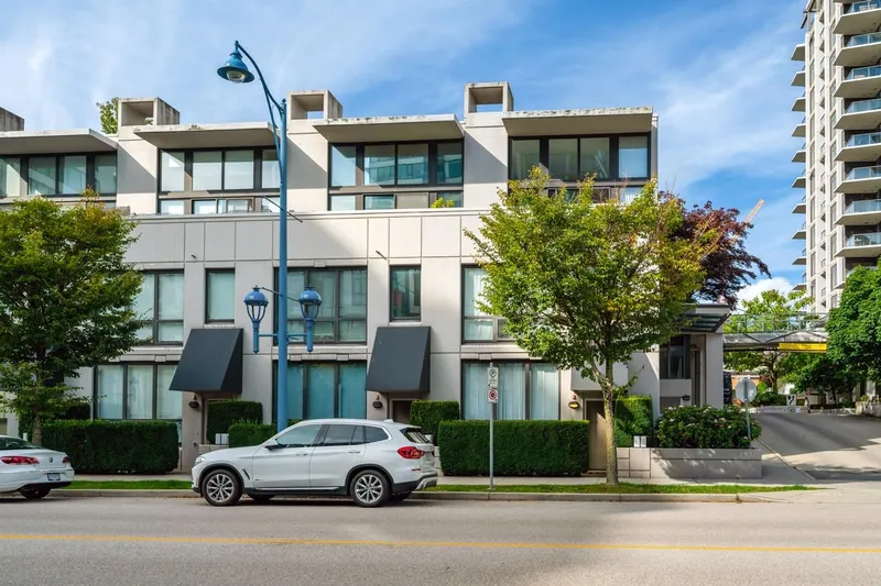 6 7911 ACKROYD ROAD - photo 2 of 25