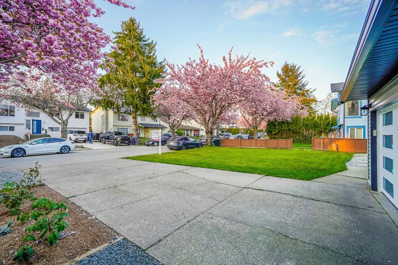 15270 84A AVENUE - photo 4 of 25