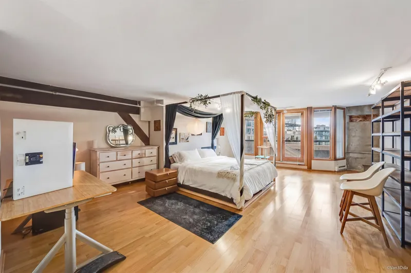 5-1 550 BEATTY STREET - photo 4 of 25