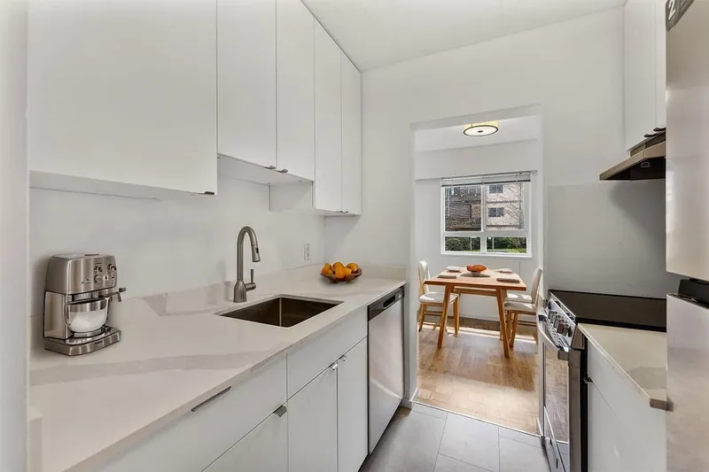 305 2025 W 2ND AVENUE - photo 3 of 25