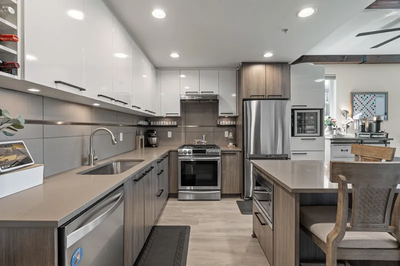 405 9350 UNIVERSITY HIGH STREET - photo 1 of 25